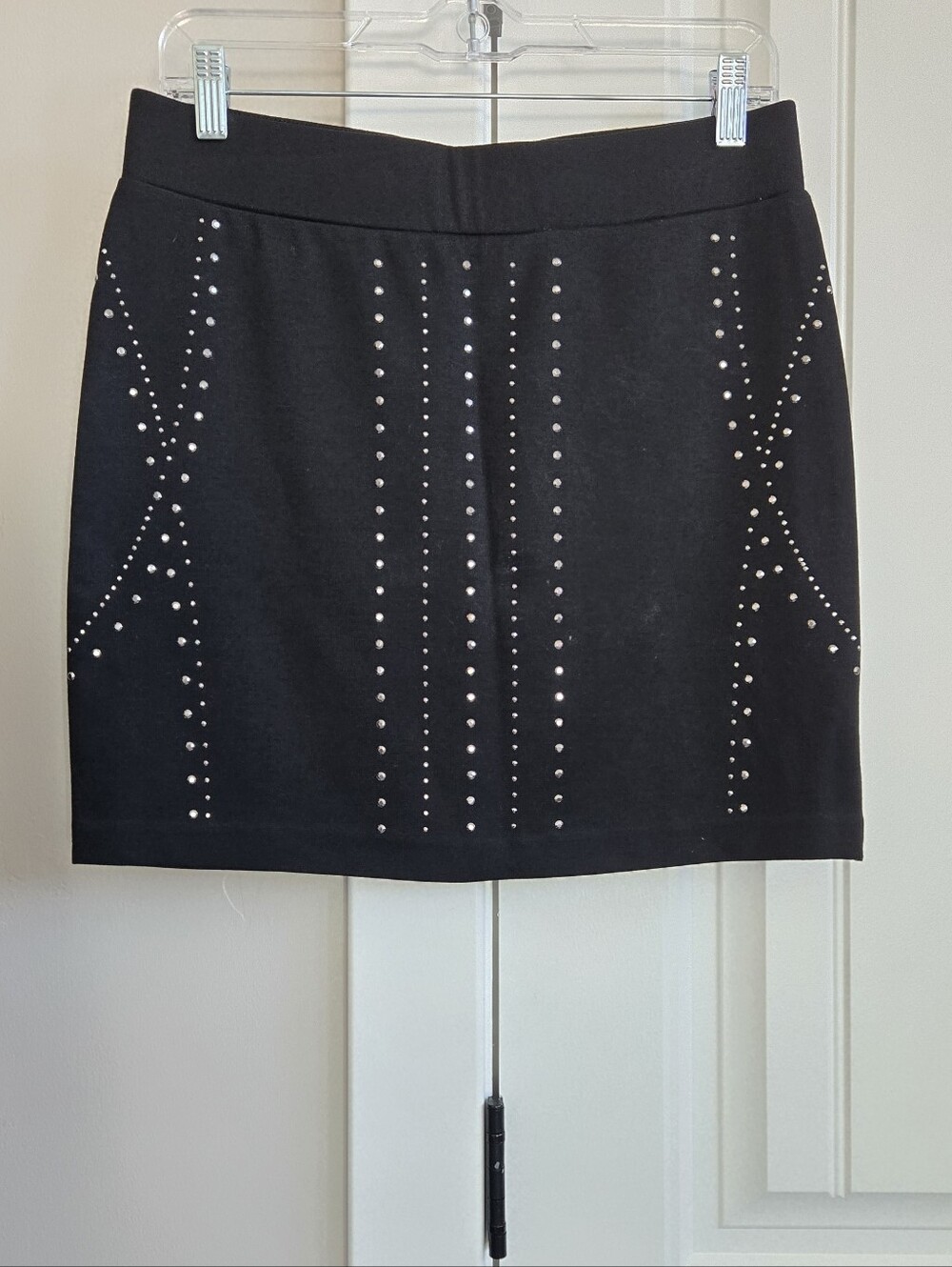 Studded Black Mini Skirt with Sleek Silhouette